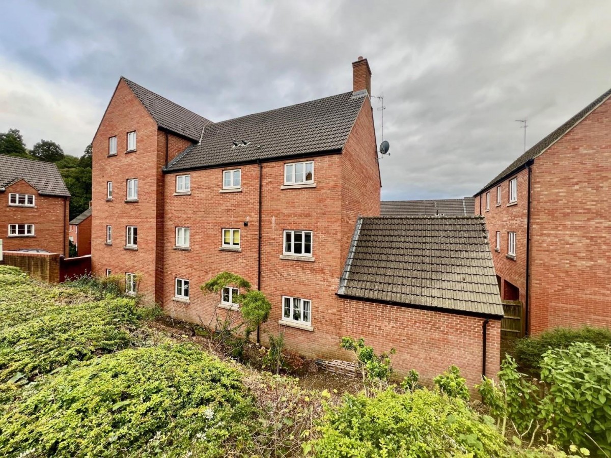 Forge Road, Dursley, GL11 4GB