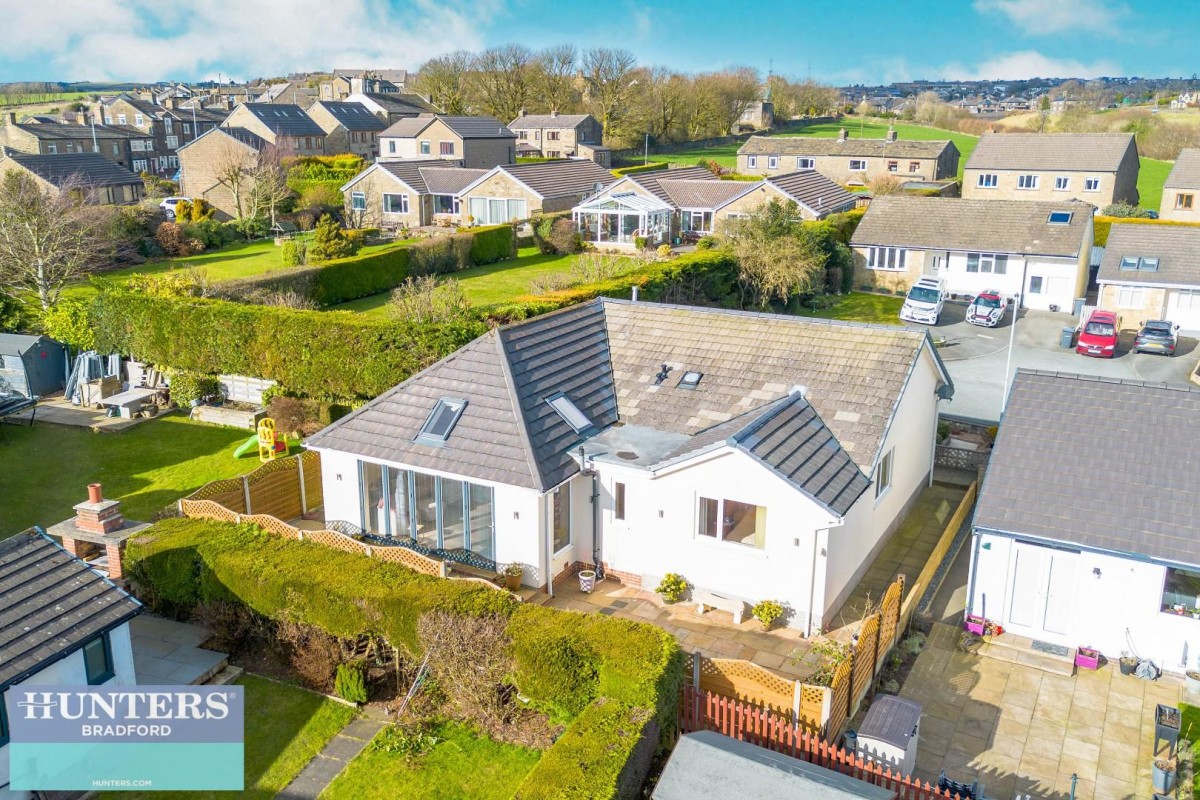 Thorn Drive, Queensbury, Bradford, West Yorkshire, BD13 2NX