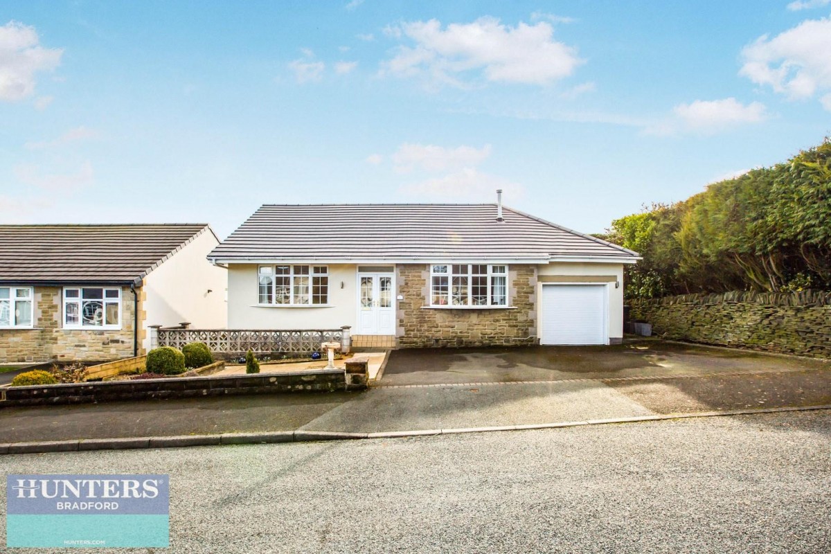 Thorn Drive, Queensbury, Bradford, West Yorkshire, BD13 2NX
