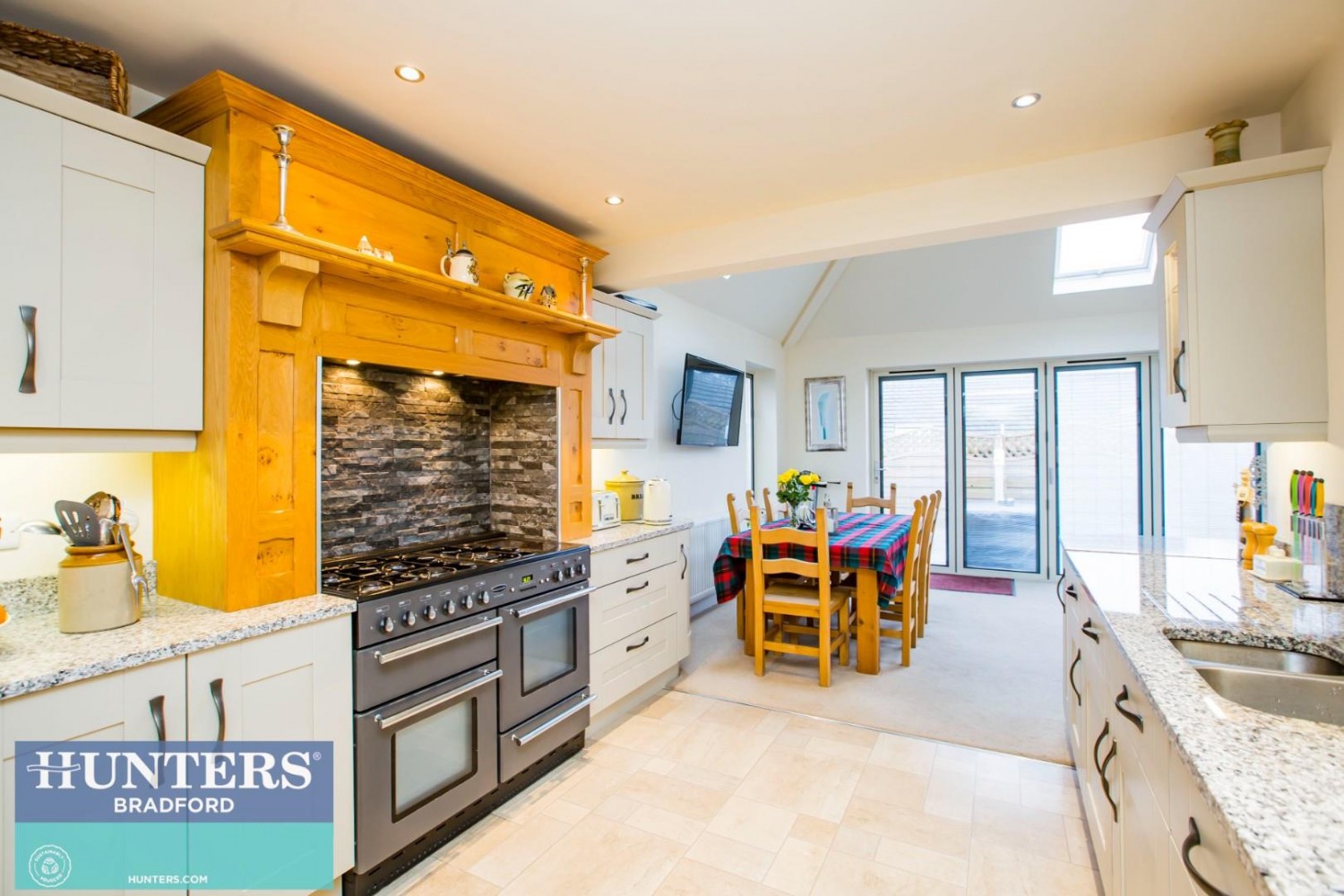 Thorn Drive, Queensbury, Bradford, West Yorkshire, BD13 2NX