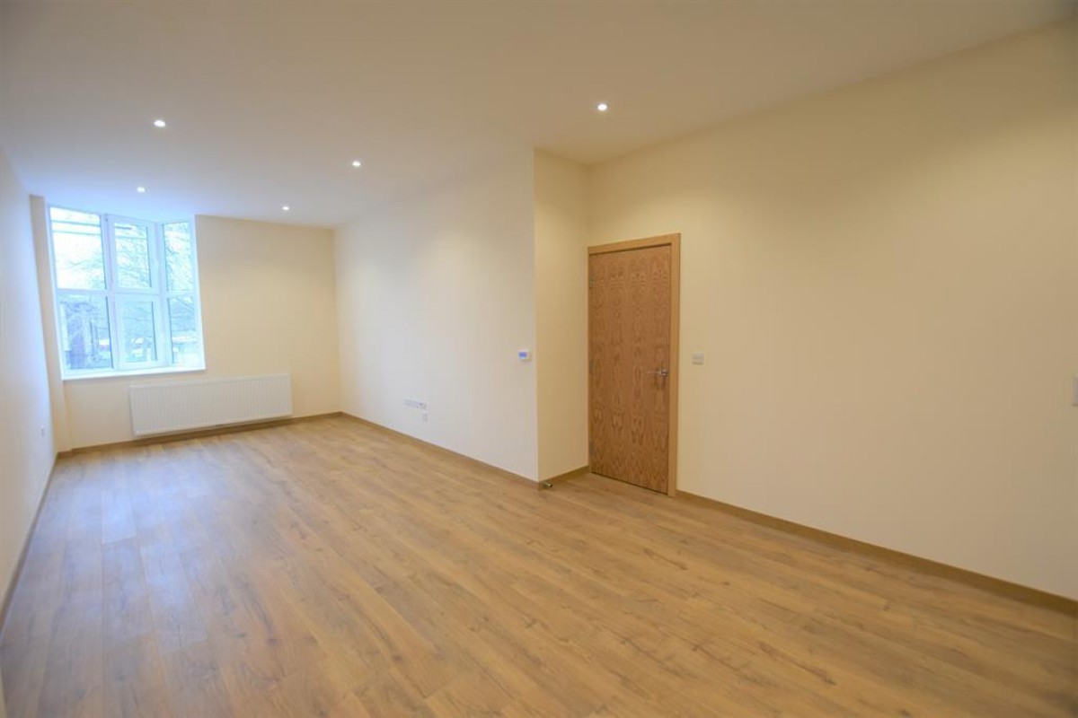 High Road, Chadwell Heath, RM6