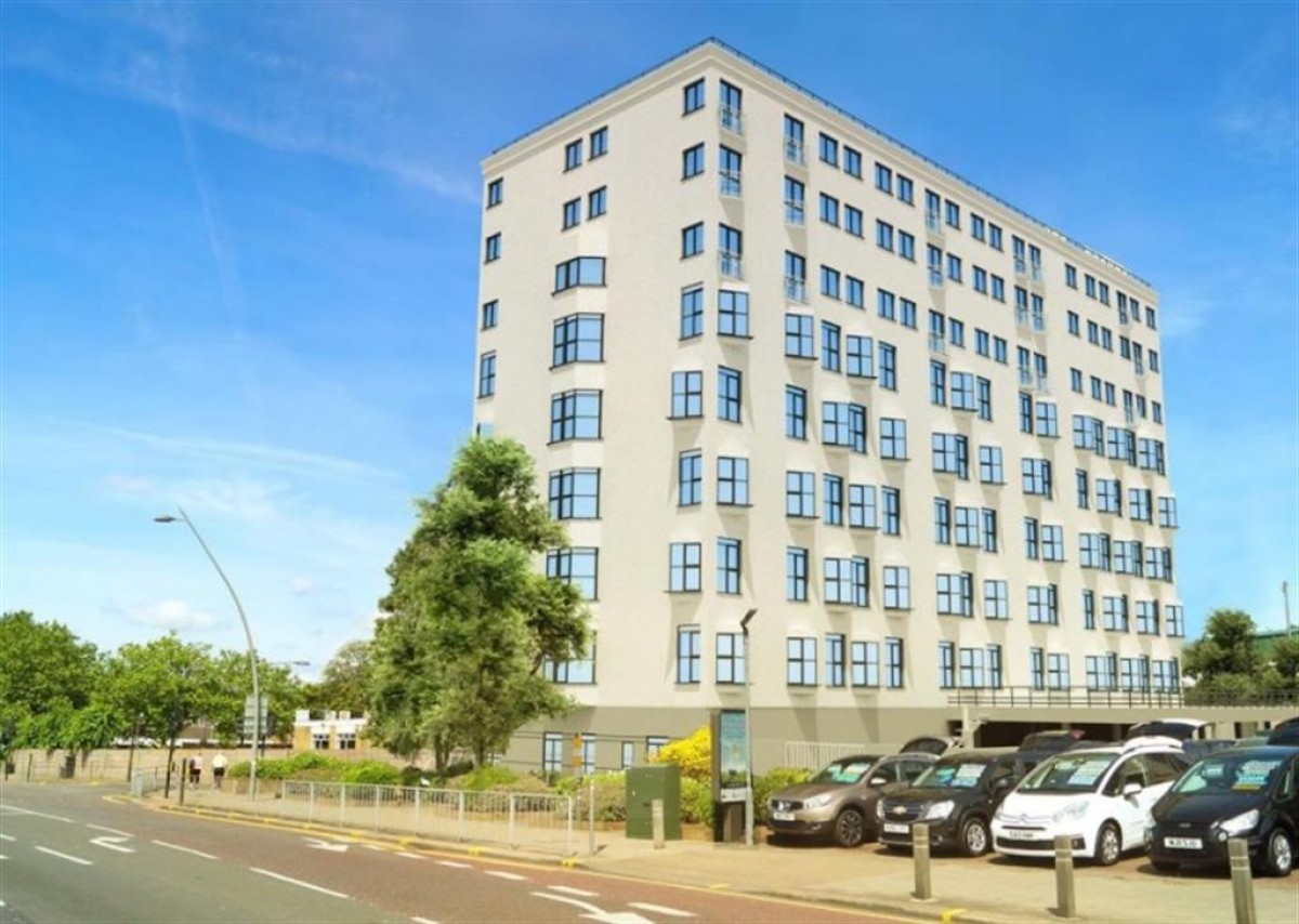 High Road, Chadwell Heath, RM6