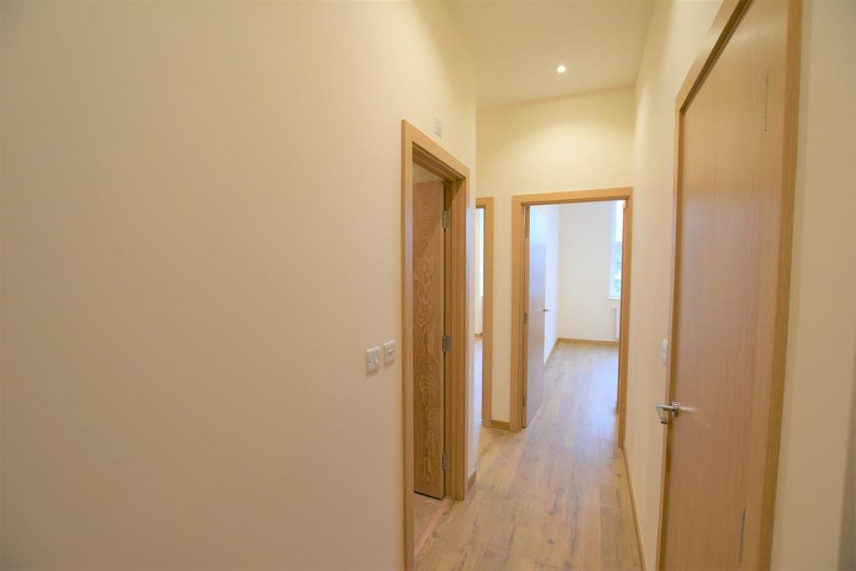 High Road, Chadwell Heath, RM6