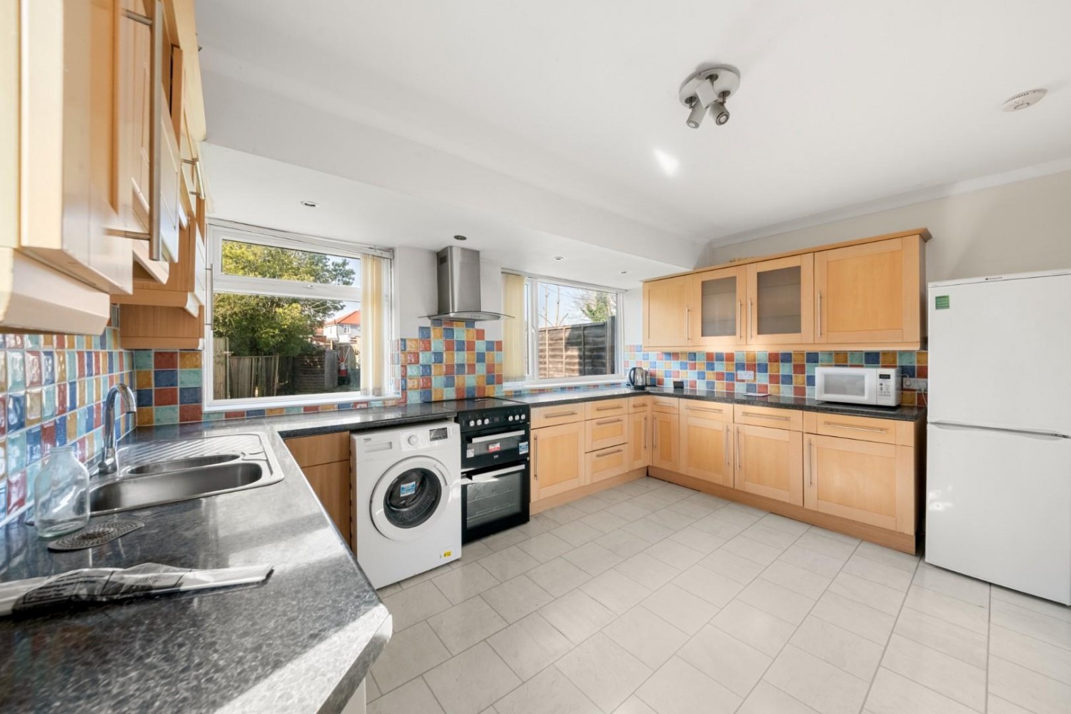 Lansbury Drive, Hayes, UB4 8RS