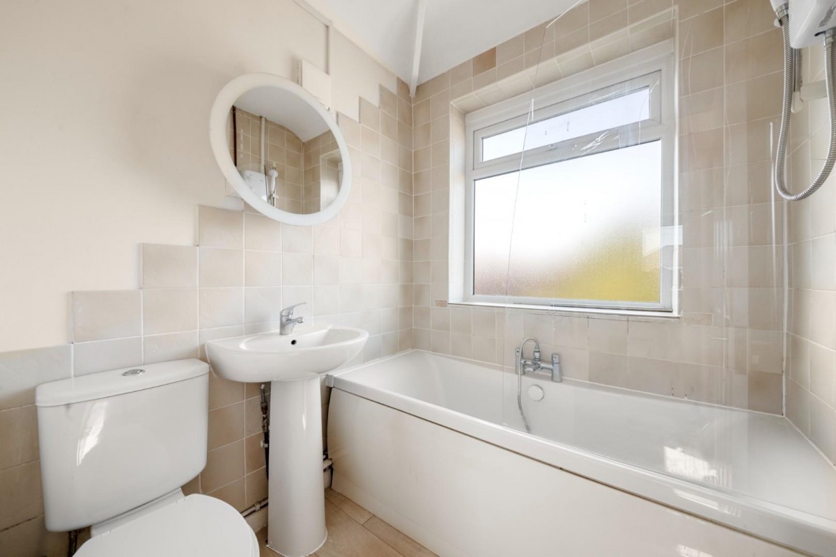 Lansbury Drive, Hayes, UB4 8RS