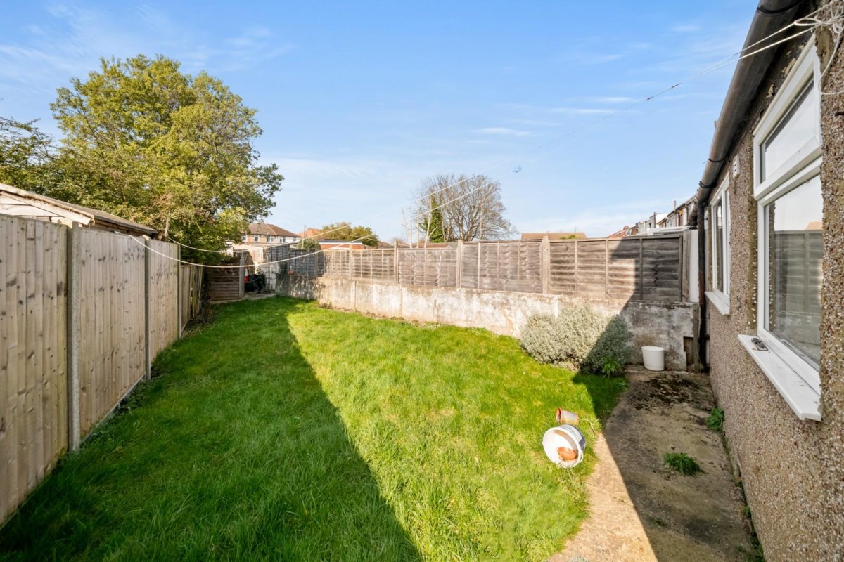 Lansbury Drive, Hayes, UB4 8RS