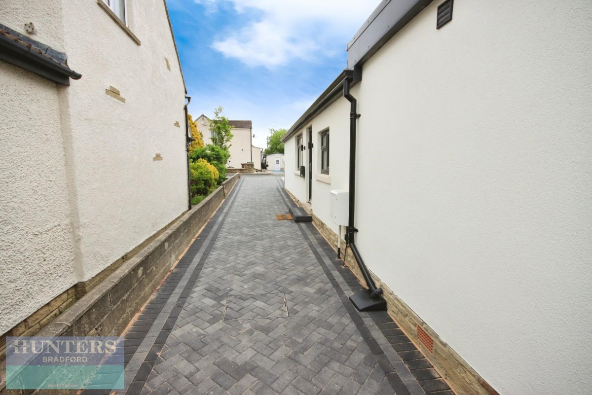 Tyersal Court Tyersal, Bradford, West Yorkshire, BD4 8EW