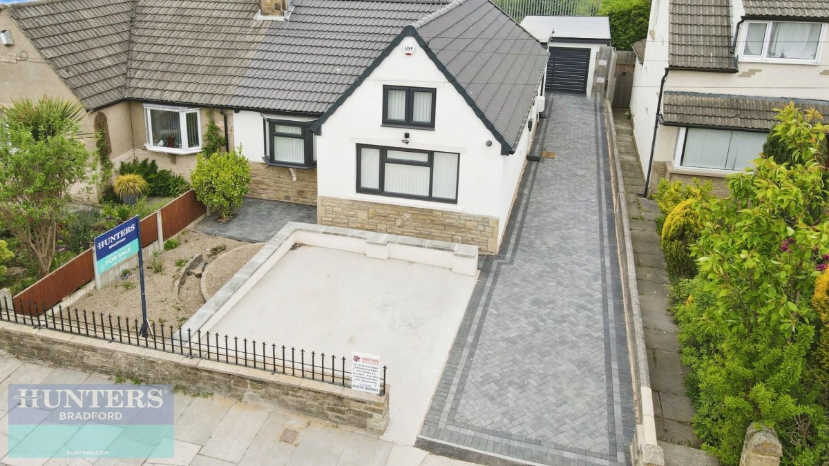 Tyersal Court Tyersal, Bradford, West Yorkshire, BD4 8EW