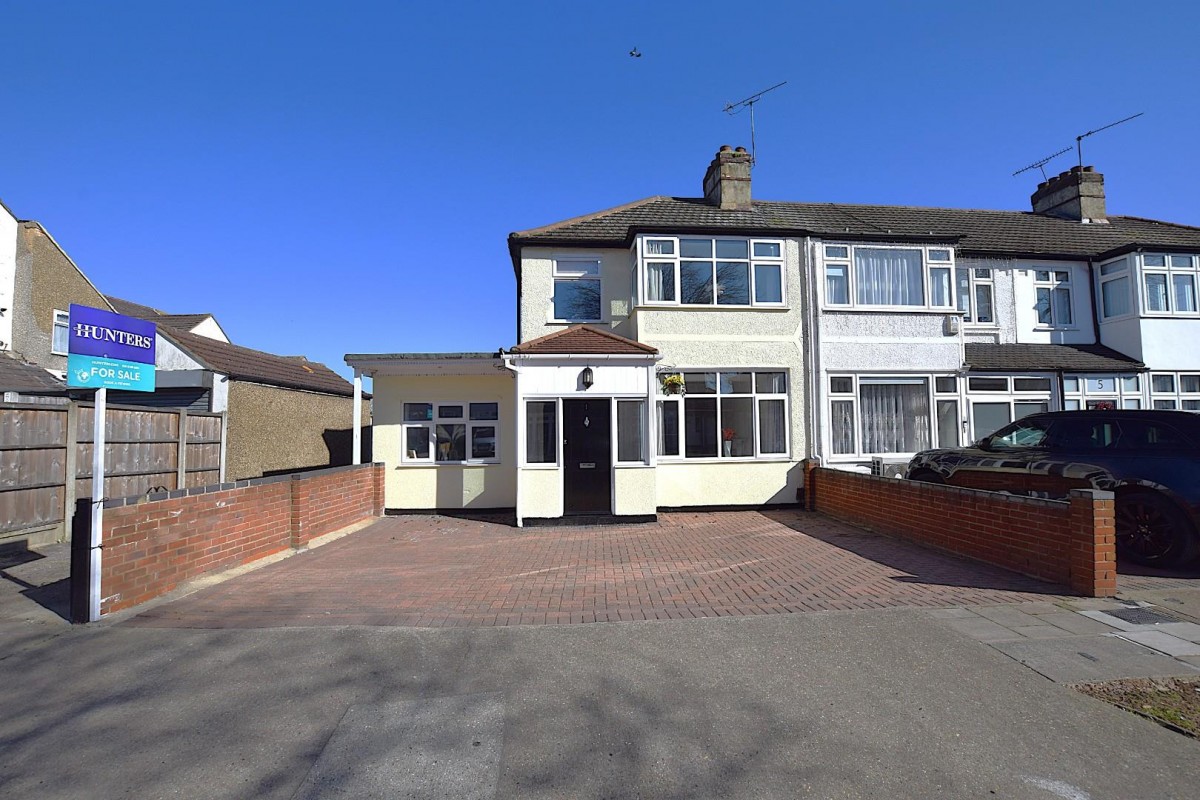 Seabrook Gardens, Romford, RM7