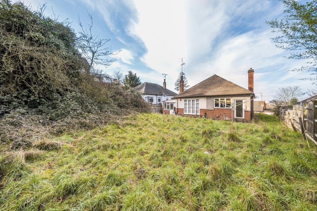 Halt Robin Road, Belvedere