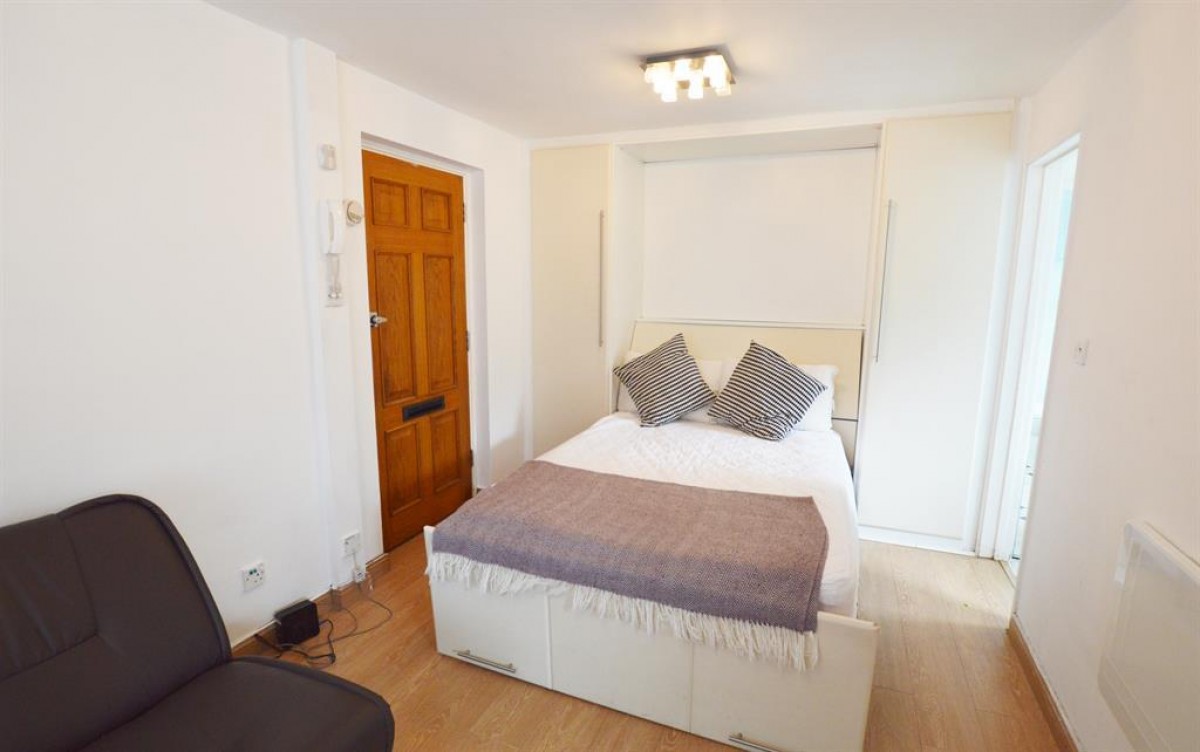 Elmley Close, Beckton, London, E6 5RZ