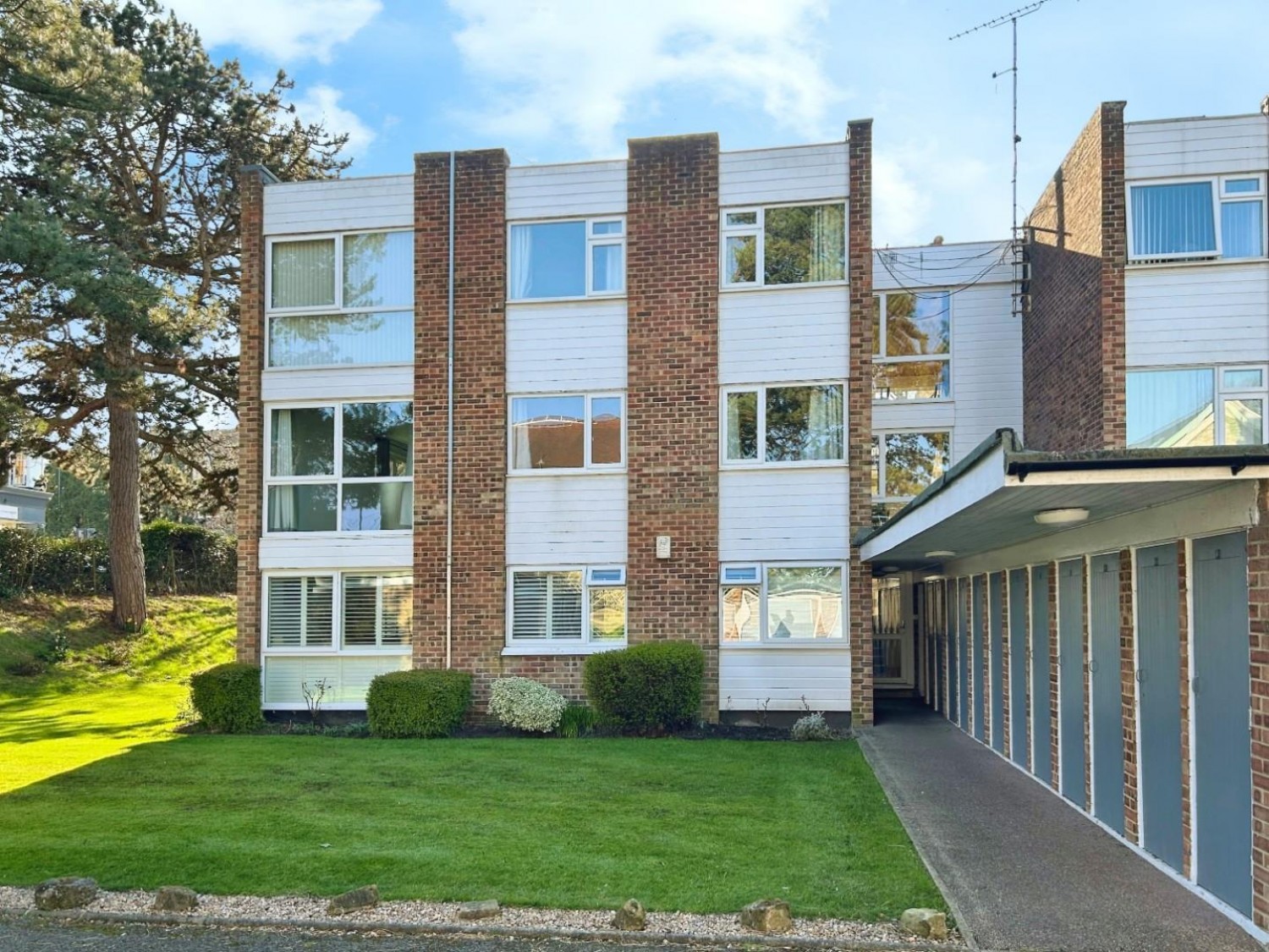 Tewitt Well Court, Leeds Road, Harrogate, HG2 8AW