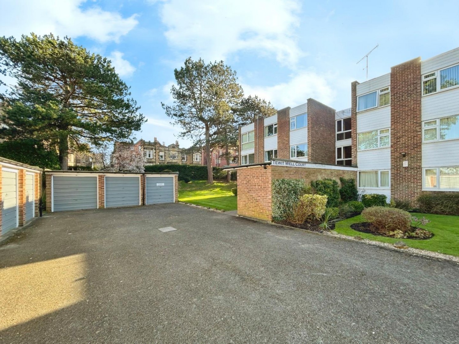 Tewitt Well Court, Leeds Road, Harrogate, HG2 8AW