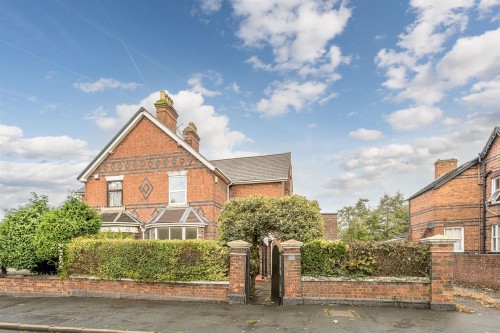 Brettell Lane, Brierley Hill, DY5 3LT