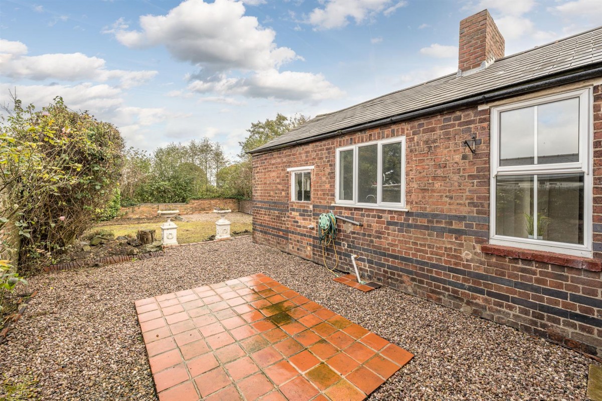 Brettell Lane, Brierley Hill, DY5 3LT
