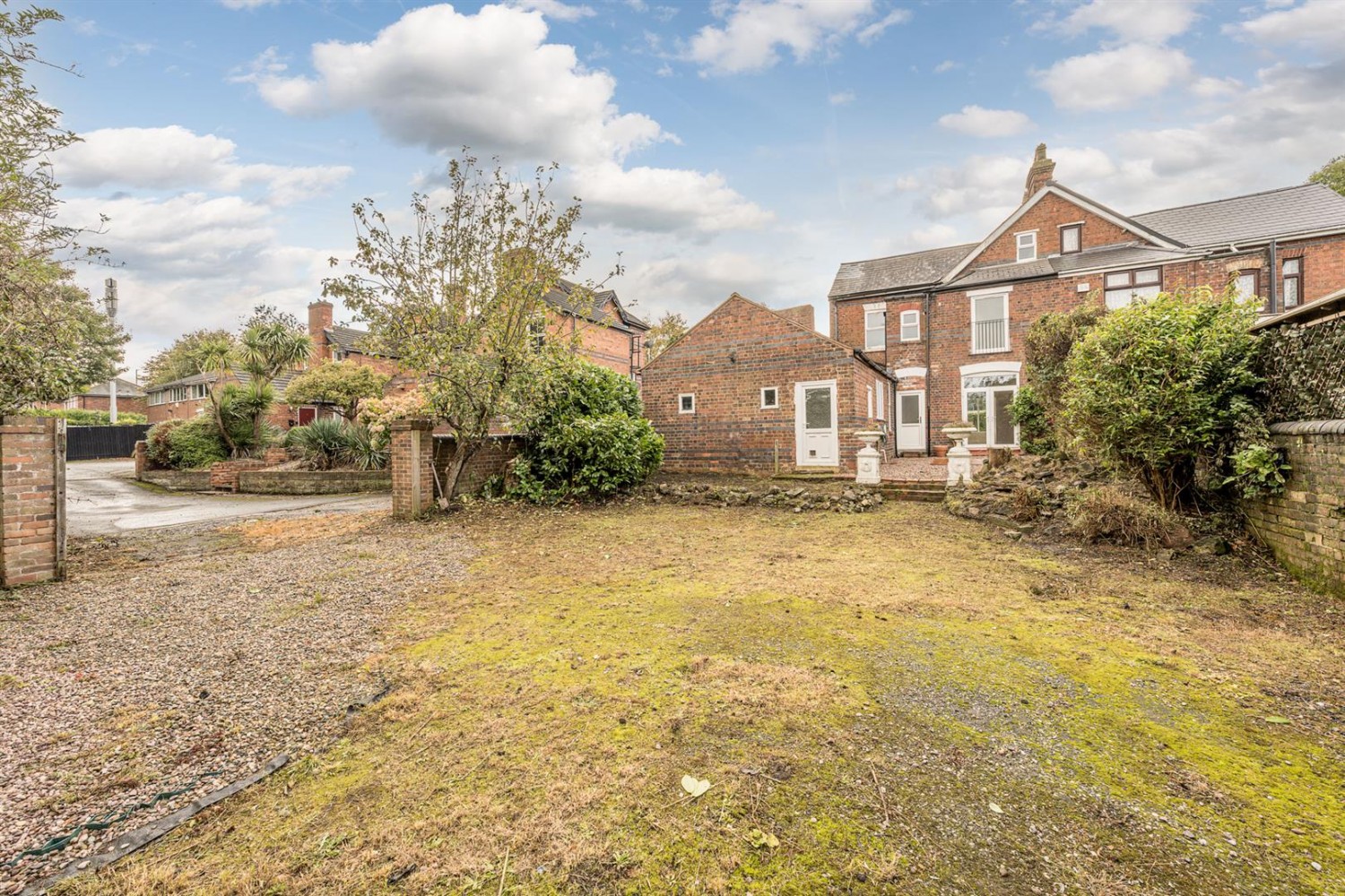 Brettell Lane, Brierley Hill, DY5 3LT