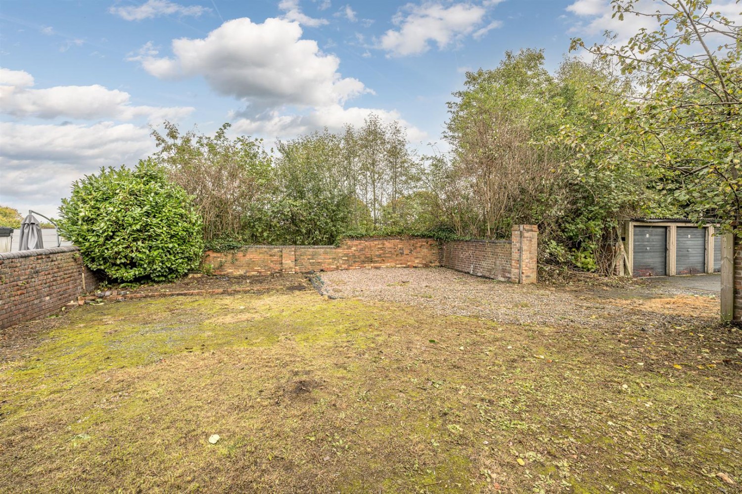 Brettell Lane, Brierley Hill, DY5 3LT