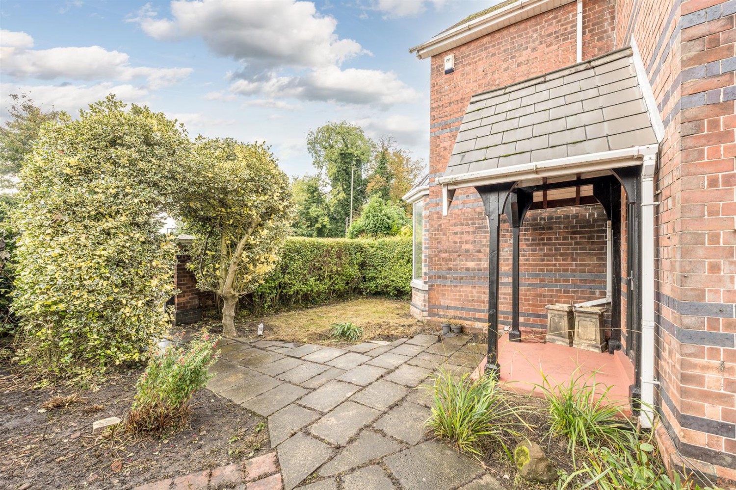 Brettell Lane, Brierley Hill, DY5 3LT