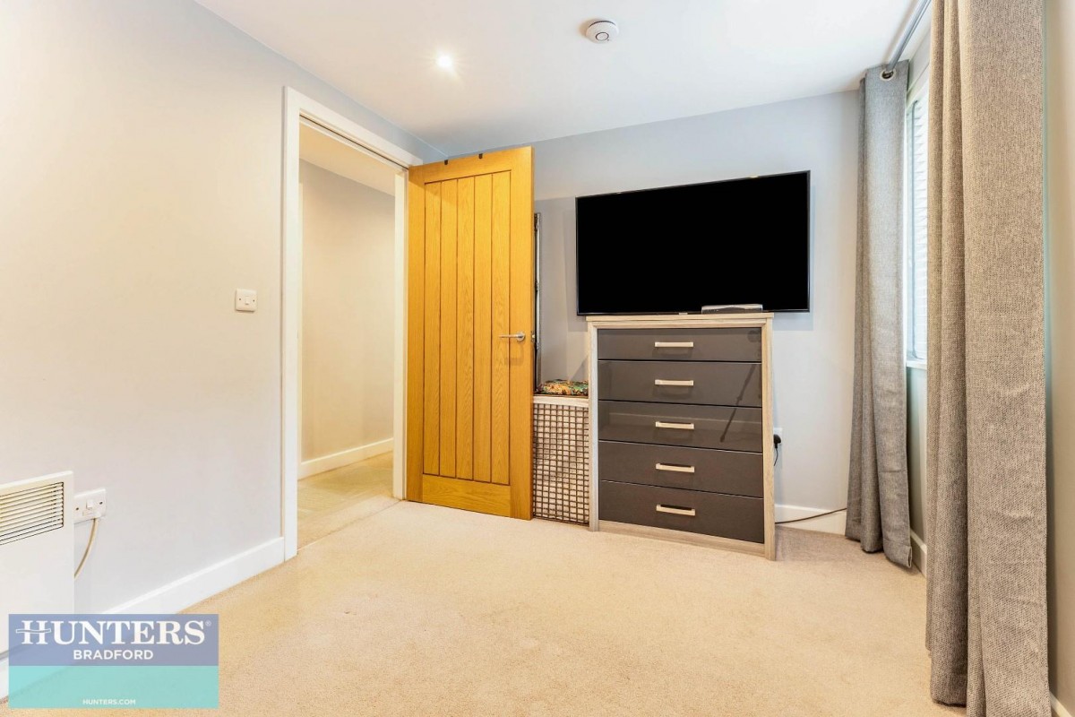 Frizley Gardens, Frizinghall, Bradford, West Yorkshire, BD9 4LY