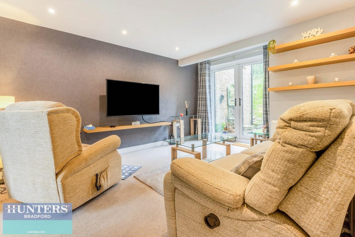 Frizley Gardens, Frizinghall, Bradford, West Yorkshire, BD9 4LY