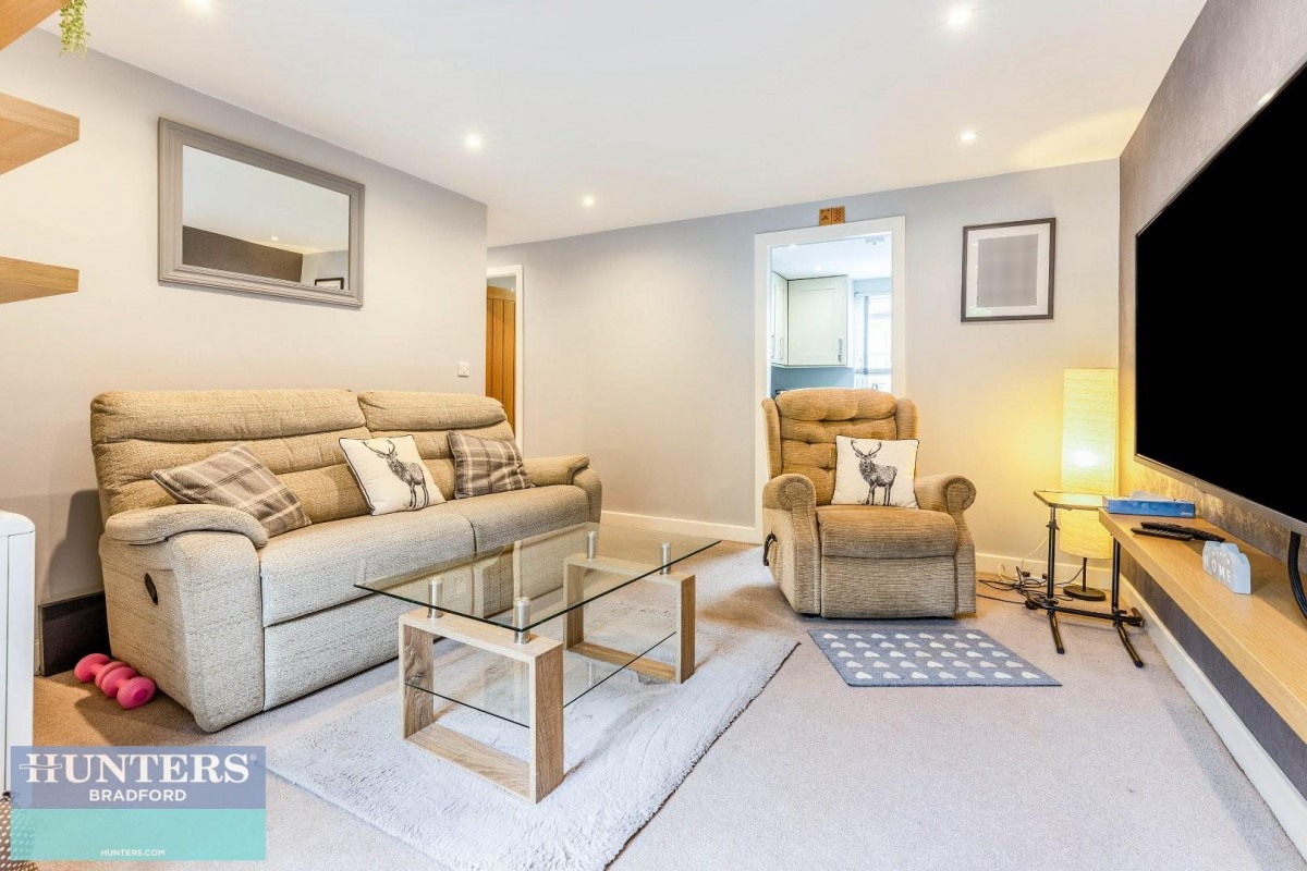 Frizley Gardens, Frizinghall, Bradford, West Yorkshire, BD9 4LY