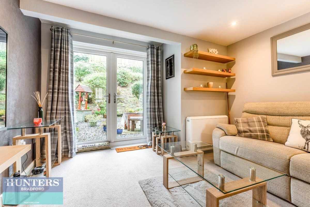 Frizley Gardens, Frizinghall, Bradford, West Yorkshire, BD9 4LY