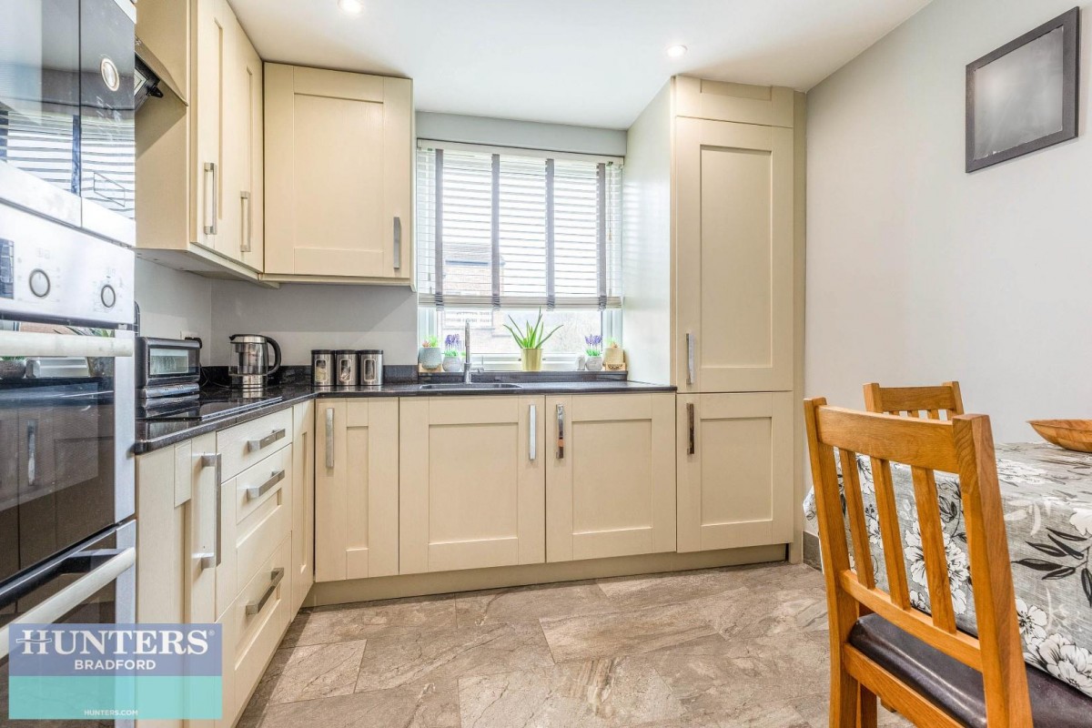 Frizley Gardens, Frizinghall, Bradford, West Yorkshire, BD9 4LY