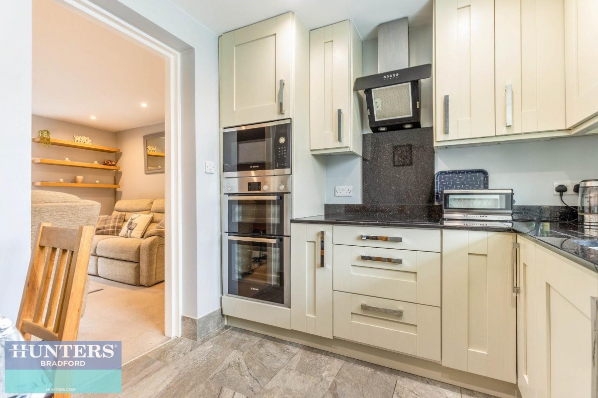 Frizley Gardens, Frizinghall, Bradford, West Yorkshire, BD9 4LY