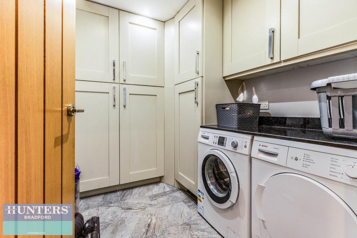 Frizley Gardens, Frizinghall, Bradford, West Yorkshire, BD9 4LY
