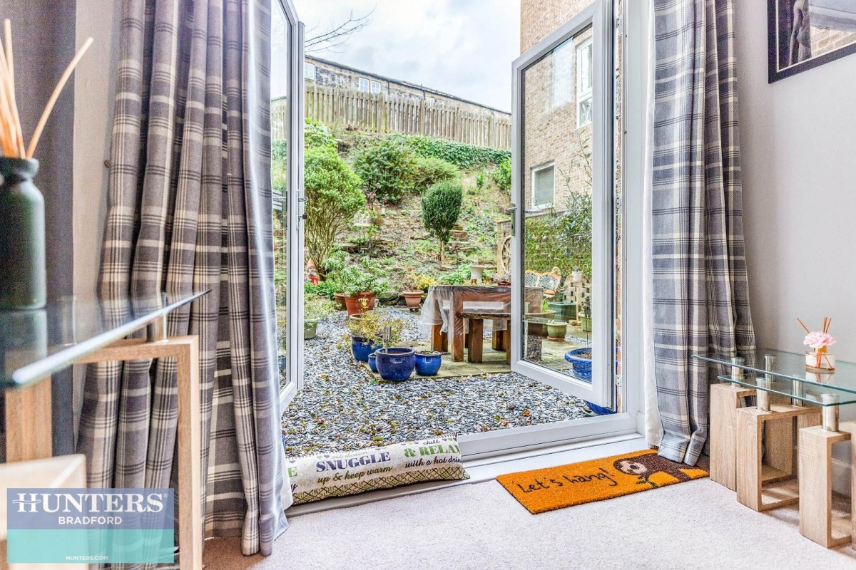 Frizley Gardens, Frizinghall, Bradford, West Yorkshire, BD9 4LY
