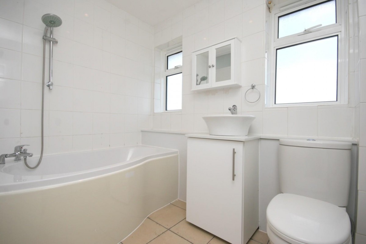 Cobham Close, Bromley, BR2 8JW