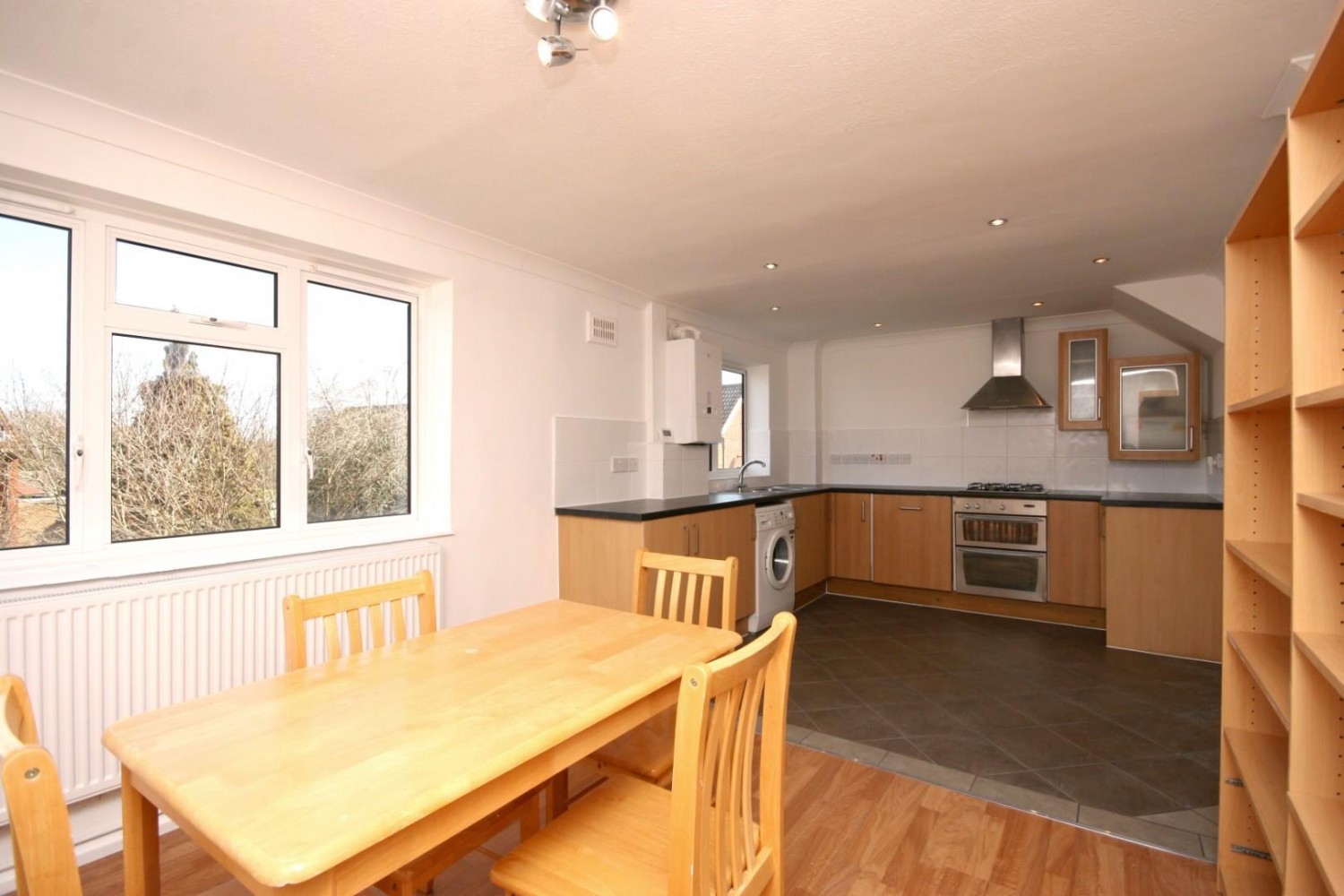 Cobham Close, Bromley, BR2 8JW