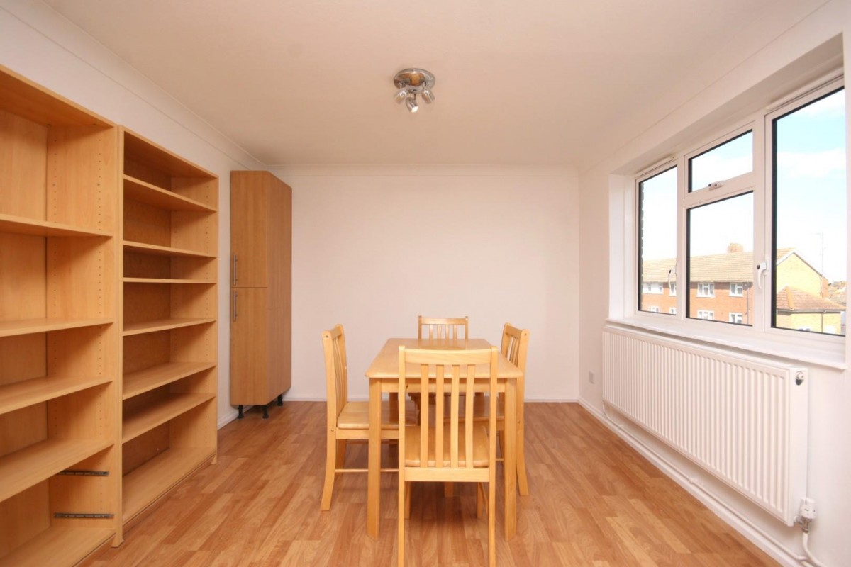 Cobham Close, Bromley, BR2 8JW