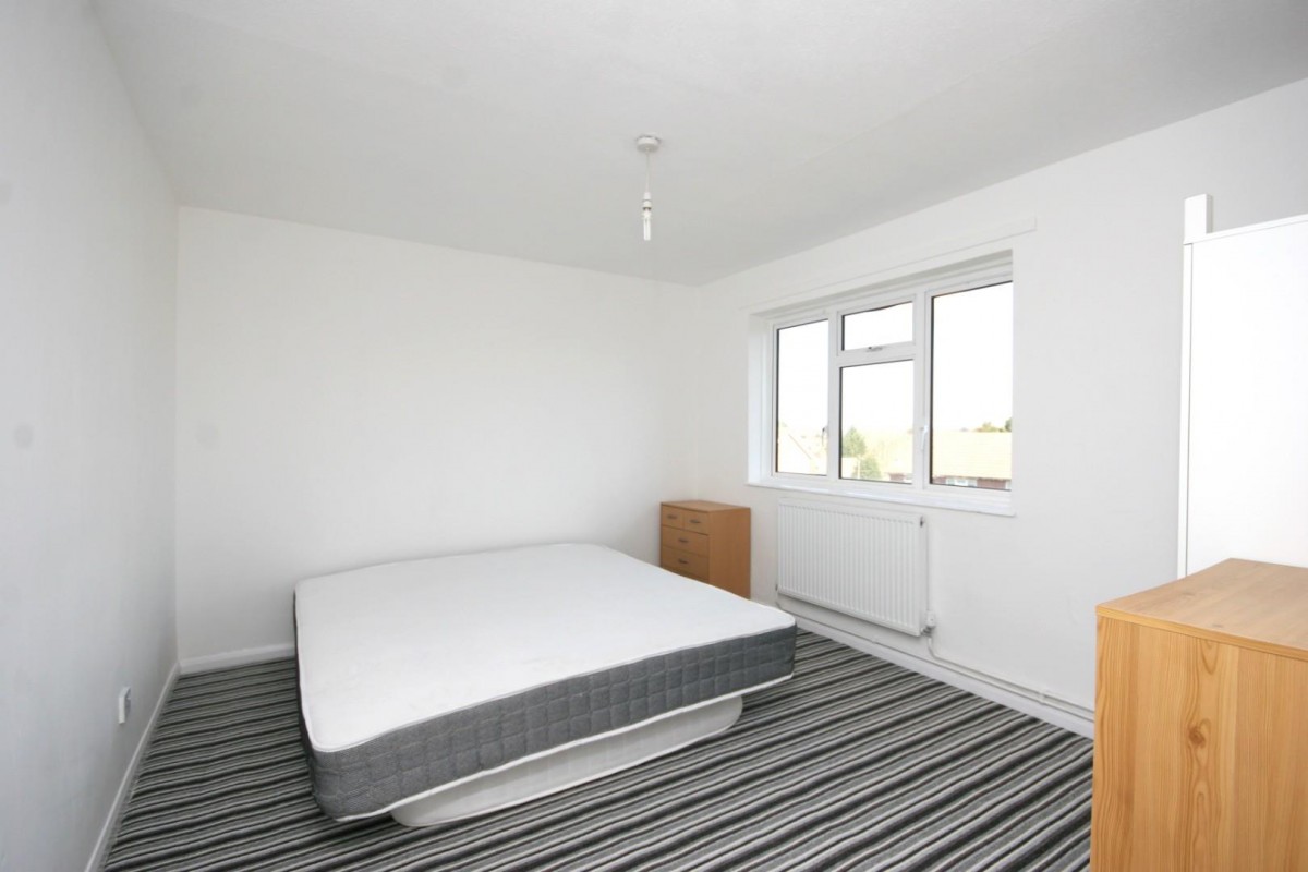 Cobham Close, Bromley, BR2 8JW