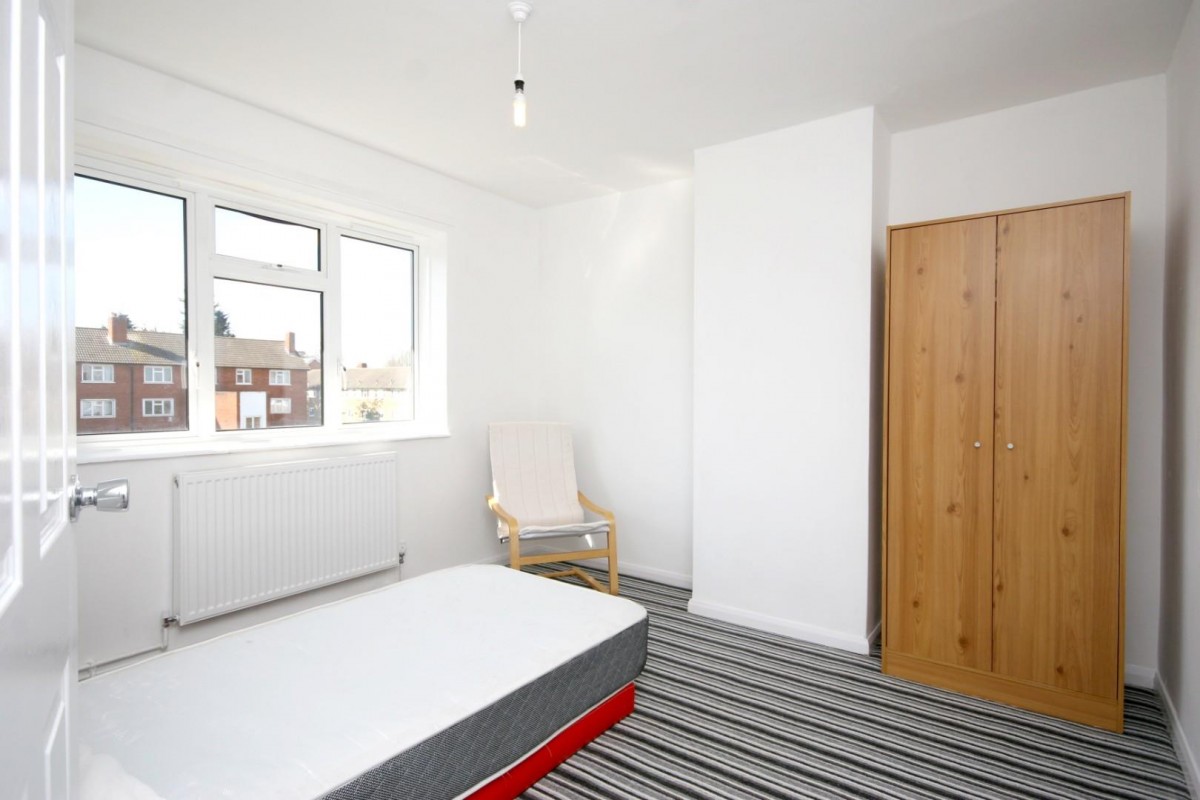 Cobham Close, Bromley, BR2 8JW