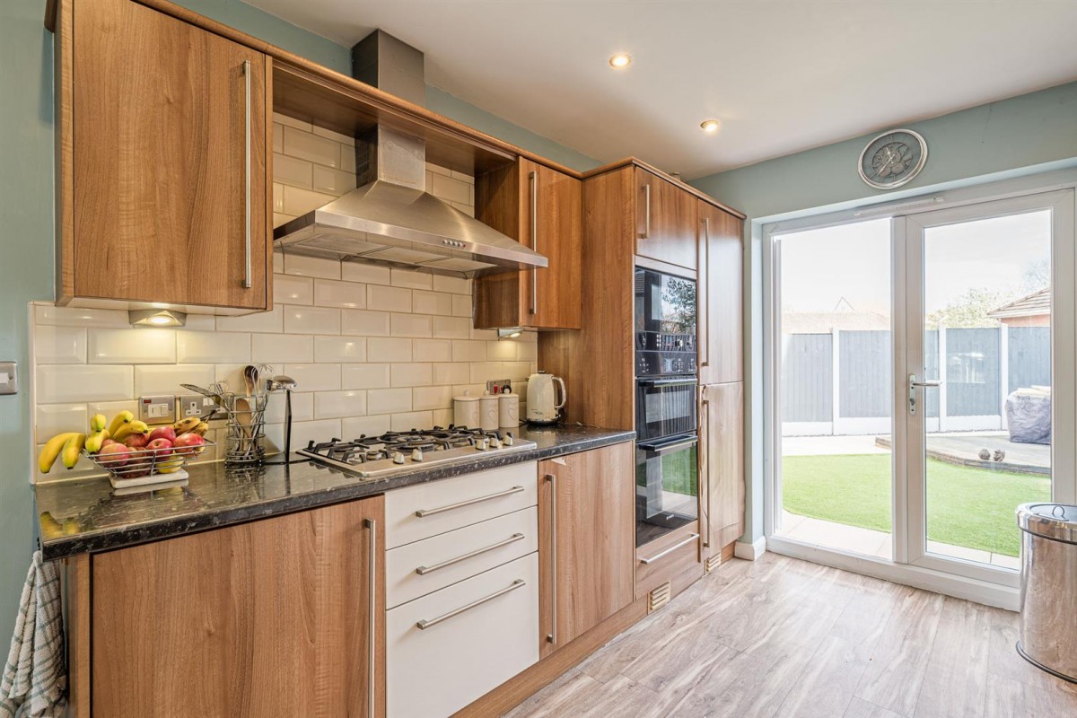Moss Grove, Kingswinford, DY6 9HR