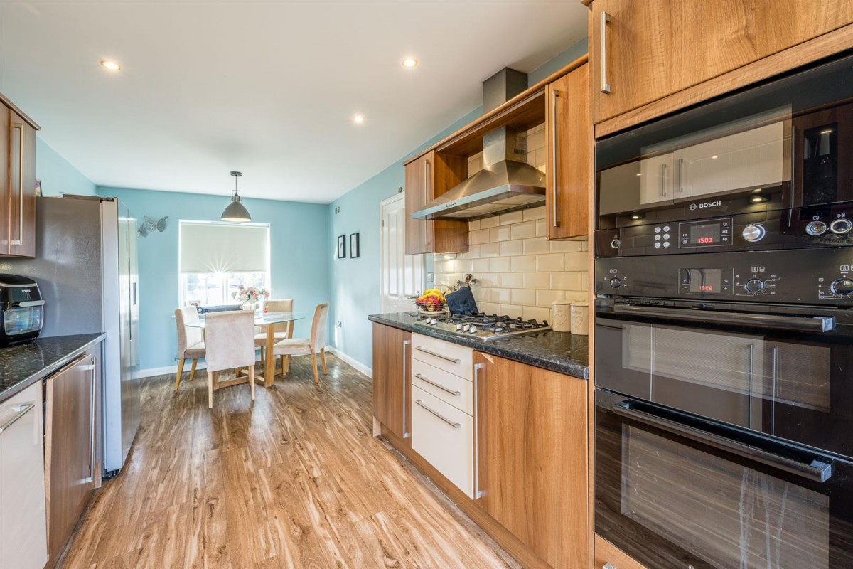 Moss Grove, Kingswinford, DY6 9HR