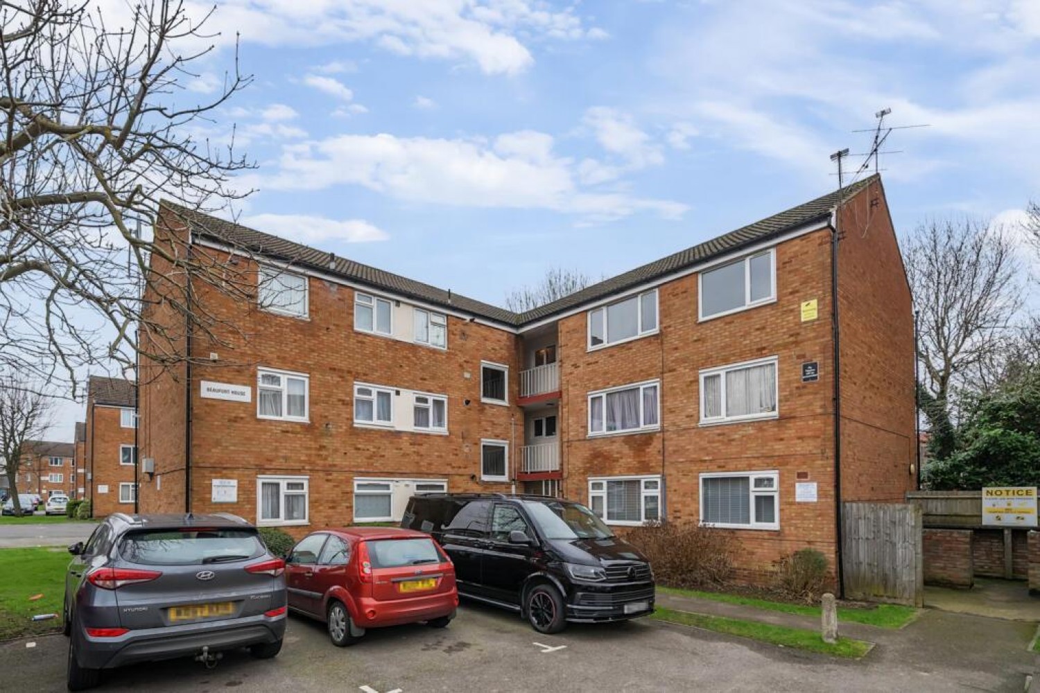 2 bedroom Flat for sale in The Farmlands, Northolt