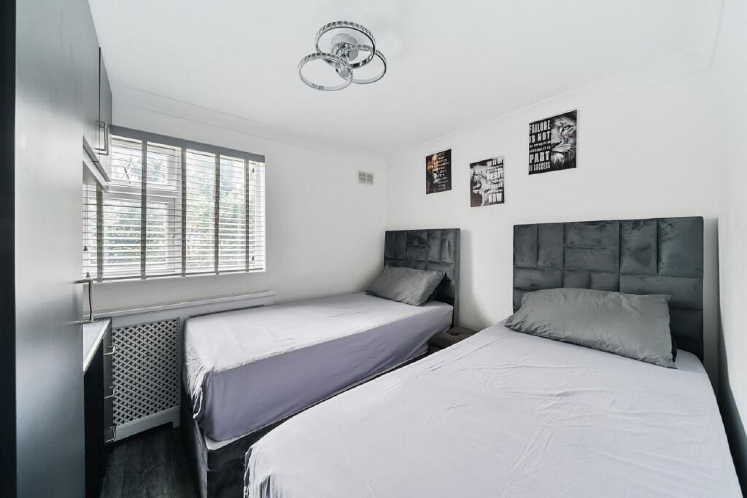 2 bedroom Flat for sale in The Farmlands, Northolt