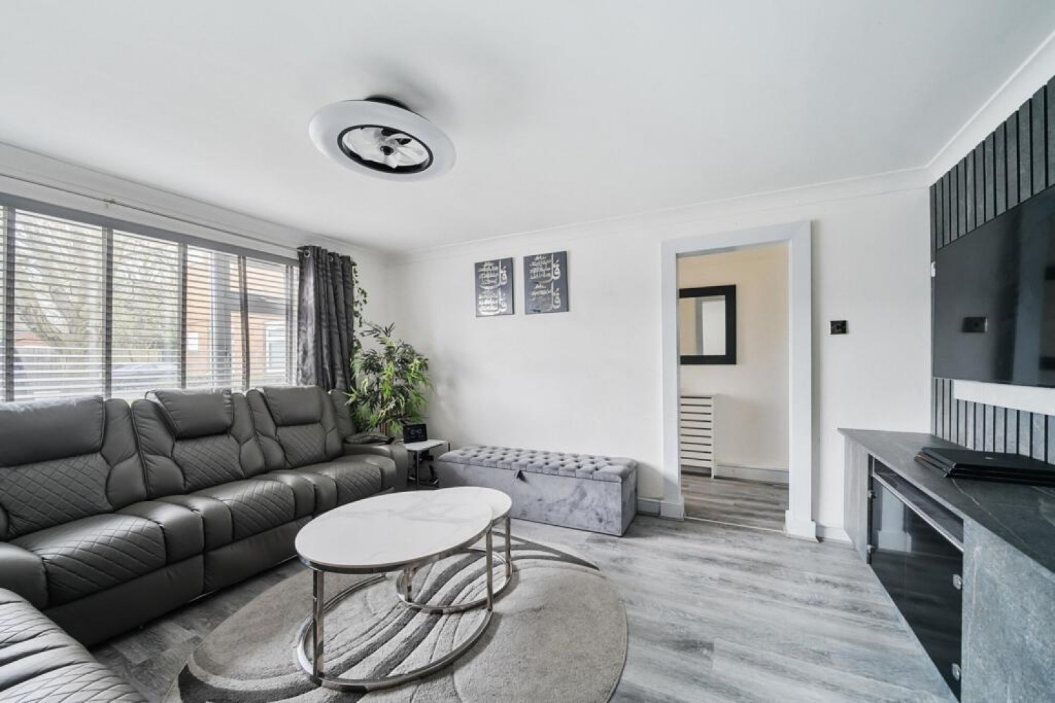 2 bedroom Flat for sale in The Farmlands, Northolt