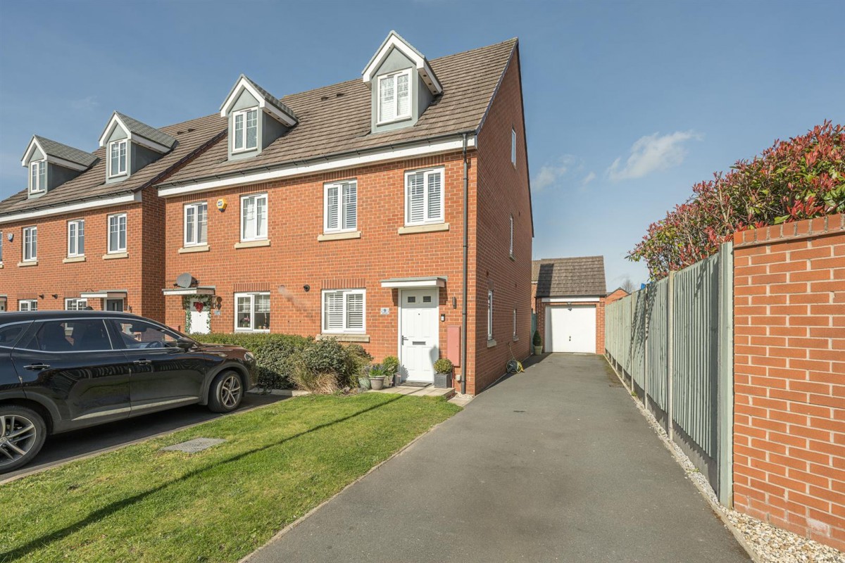 Dawn Close, Wollaston, DY8 4GF