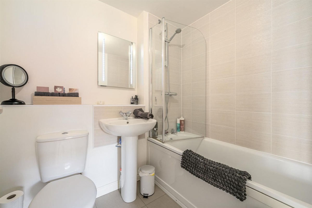 Dawn Close, Wollaston, DY8 4GF