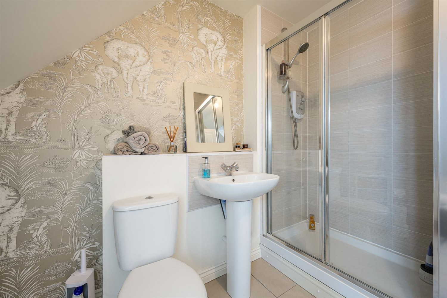 Dawn Close, Wollaston, DY8 4GF