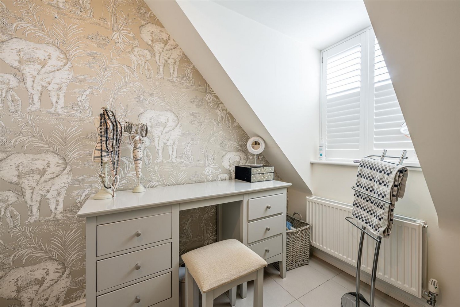 Dawn Close, Wollaston, DY8 4GF