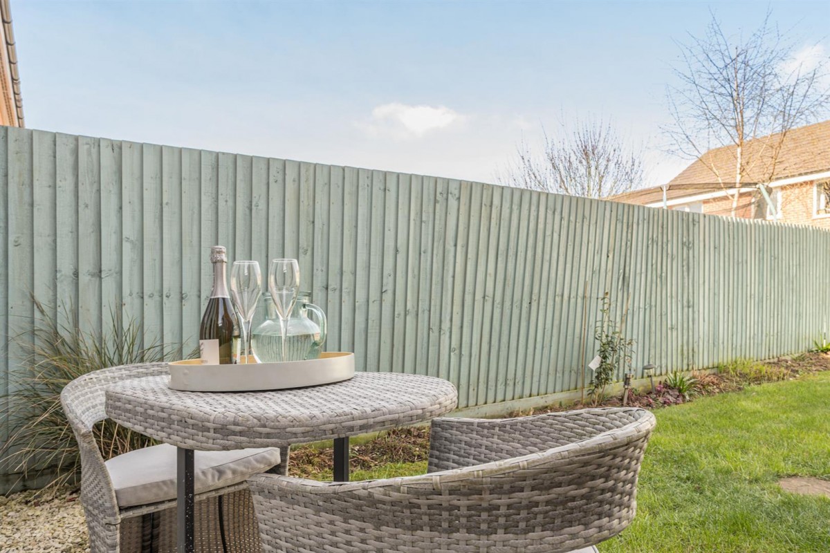 Dawn Close, Wollaston, DY8 4GF