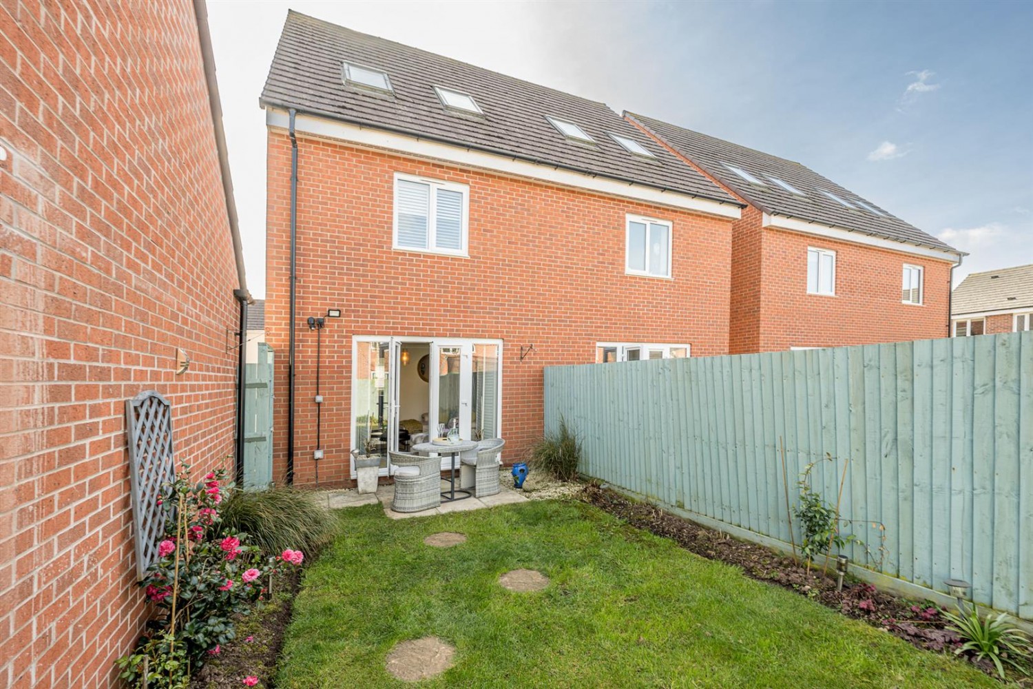 Dawn Close, Wollaston, DY8 4GF
