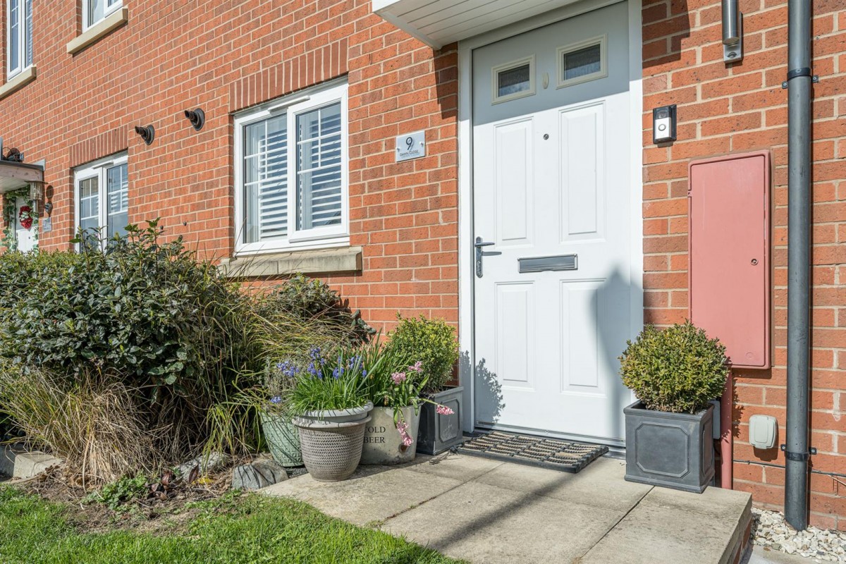 Dawn Close, Wollaston, DY8 4GF