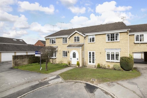 Oakdene Vale, Leeds, West Yorkshire, LS17 8XT