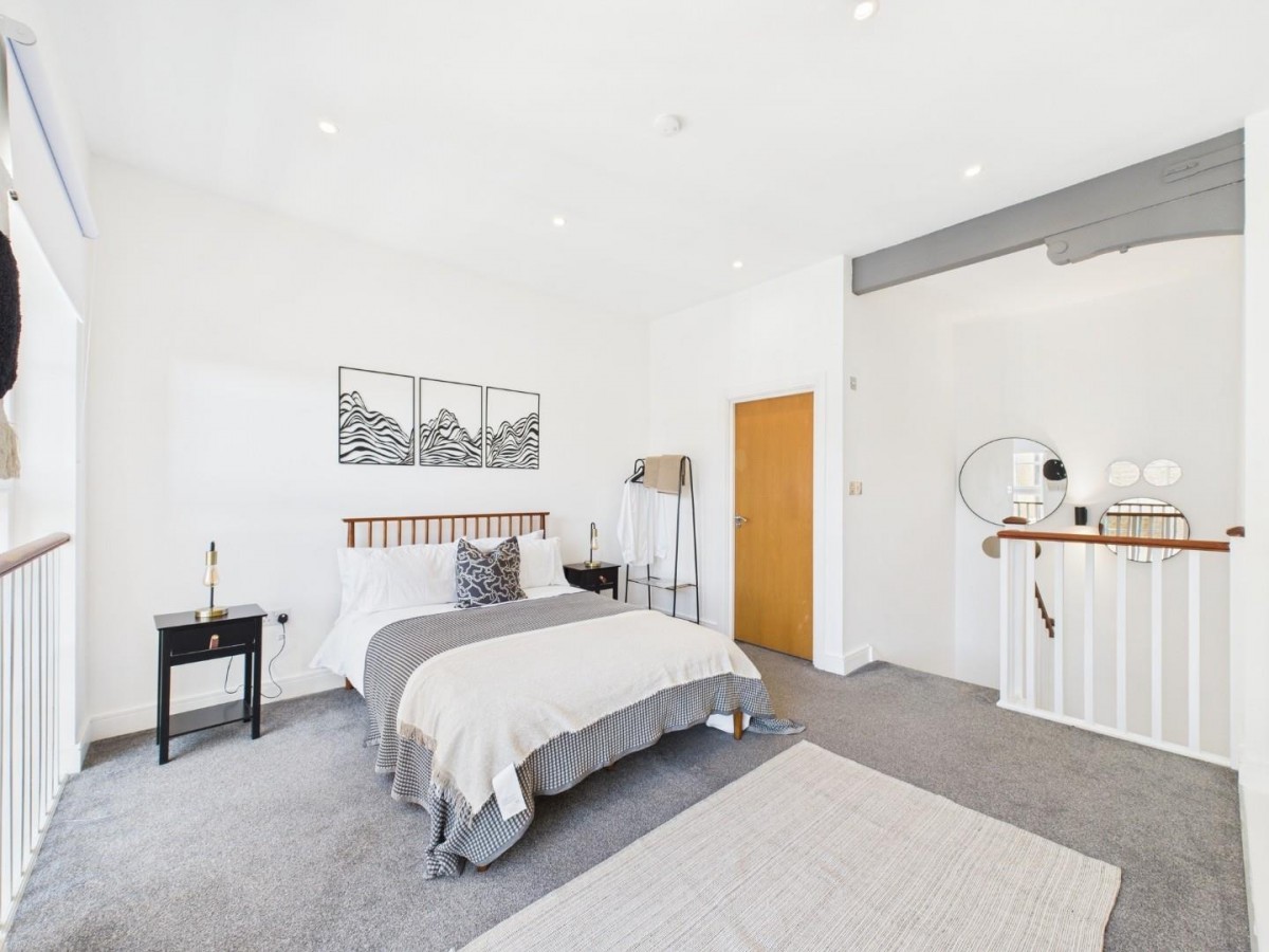 Tottenham Road, London, N1