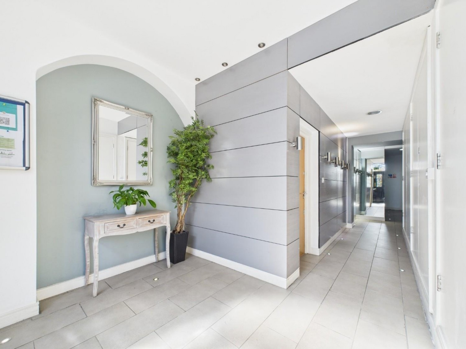 Tottenham Road, London, N1